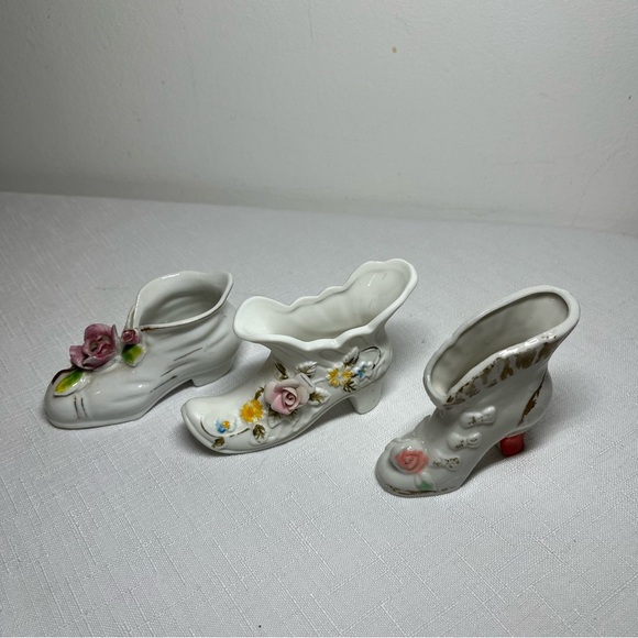 Vintage Floral Porcelain Shoe Figurines Set. Japan (2). Set of three - Picture 7 of 10